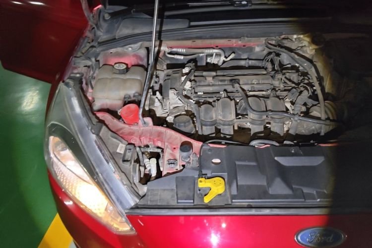 Used Ford Focus 2015 Sedan 1.6L Automatic Trend Model Engine Bay Right