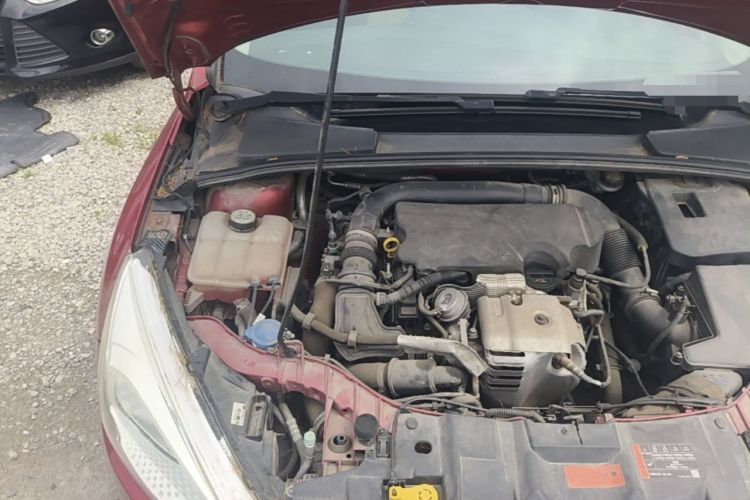 Used Ford Focus 2015 Sedan EcoBoost 125 Manual – Ultra-Style Edition Engine Bay Right