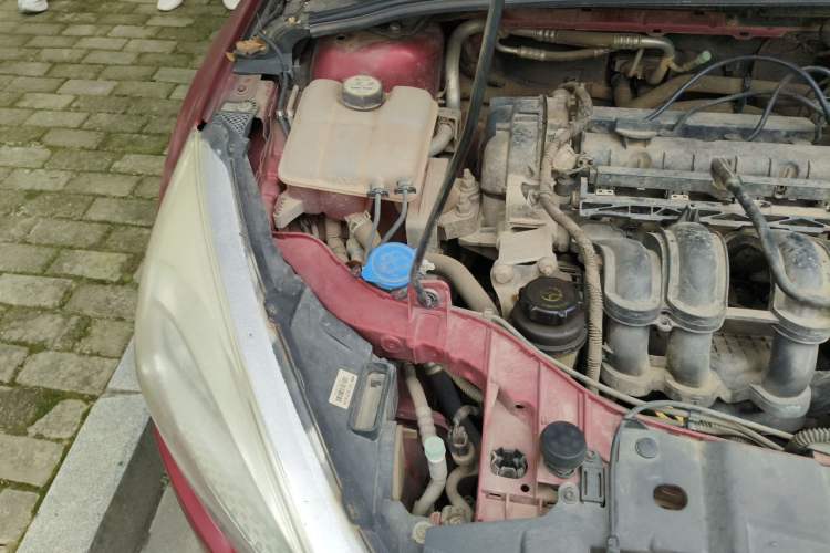 Used Ford Focus 2015 Hatchback 1.6L Automatic Comfort Model Engine Bay Right