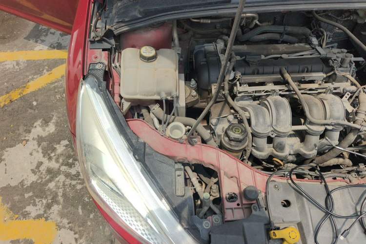Used Ford Focus 2015 Hatchback 1.6L Automatic Fashion Edition Engine Bay Right