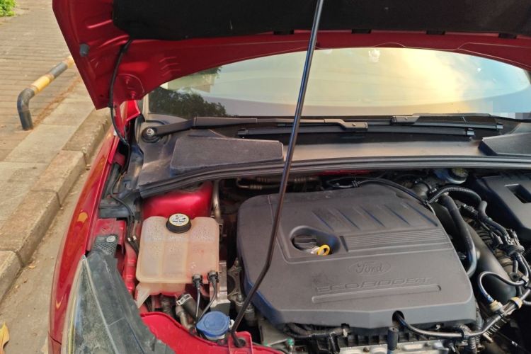 Used Ford Focus 2015 Hatchback EcoBoost 180 Automatic Sport Model Engine Bay Right