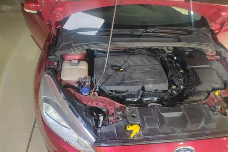Used Ford Focus 2015 Hatchback EcoBoost 180 Automatic Elite Model Engine Bay Right