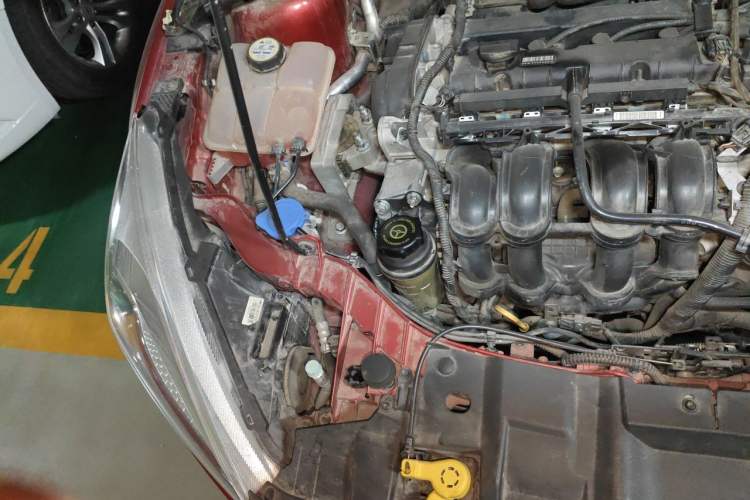 Used Ford Focus 2015 Hatchback 1.6L Automatic Fashion Edition Engine Bay Right