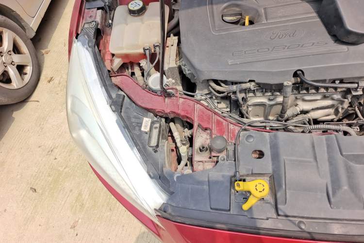 Used Ford Focus 2015 Hatchback EcoBoost 180 Automatic Elite Model Engine Bay Right