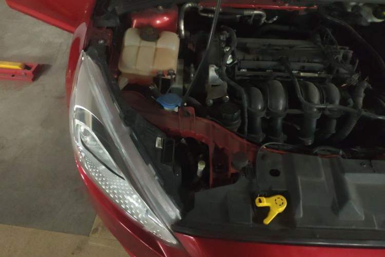 Used Ford Focus 2015 Sedan 1.6L Automatic Trend Model Engine Bay Right