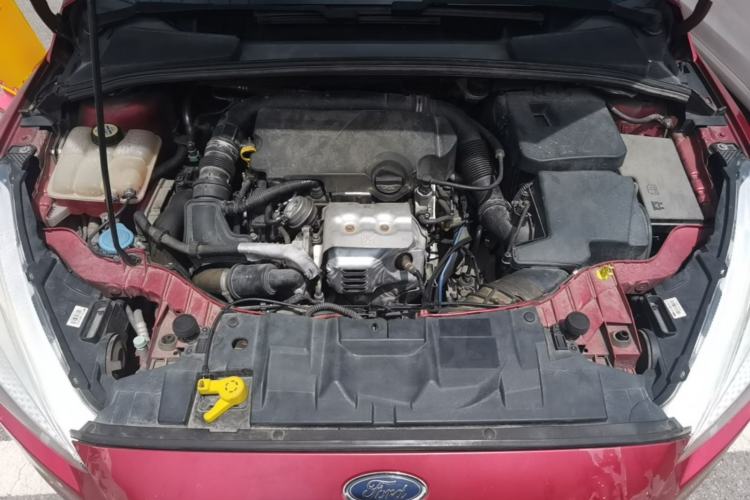 Used Ford Focus 2015 Hatchback EcoBoost 125 Automatic Supreme Style Edition Engine Bay
