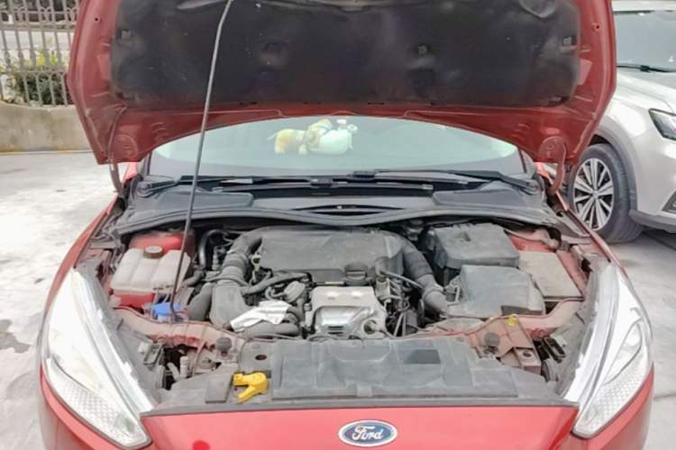 Used Ford Focus 2015 Hatchback EcoBoost 125 Automatic Supreme Style Edition Engine Bay