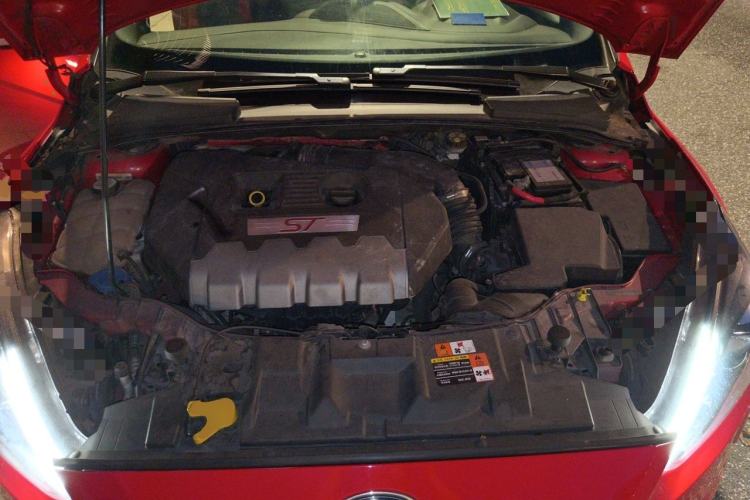 Used Ford Focus 2015 2.0T ST Standard Edition Engine Bay