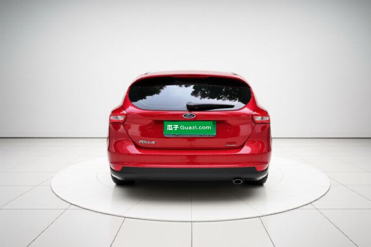 Used Ford Focus 2015 Hatchback EcoBoost 180 Automatic Elite Model Exterior 2