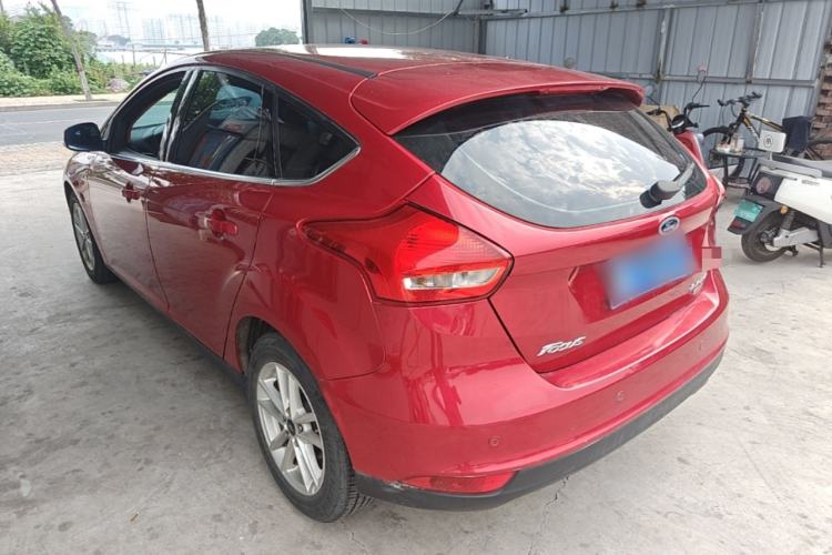 Used Ford Focus 2015 Hatchback EcoBoost 180 Automatic Elite Model Exterior 2