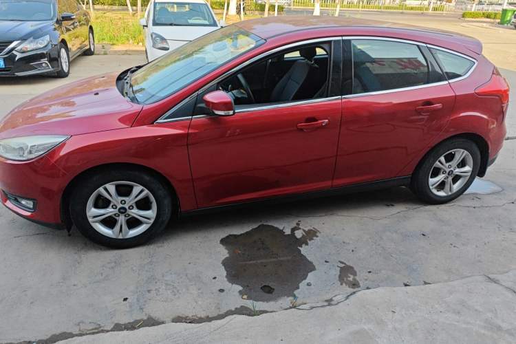 Used Ford Focus 2015 Hatchback 1.6L Automatic Comfort Model Exterior 3