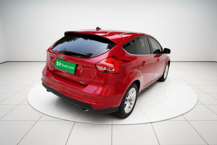 Used Ford Focus 2015 Hatchback EcoBoost 180 Automatic Elite Model Exterior 3