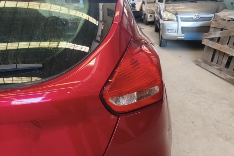 Used Ford Focus 2015 Hatchback 1.6L Automatic Fashion Edition Exterior 3