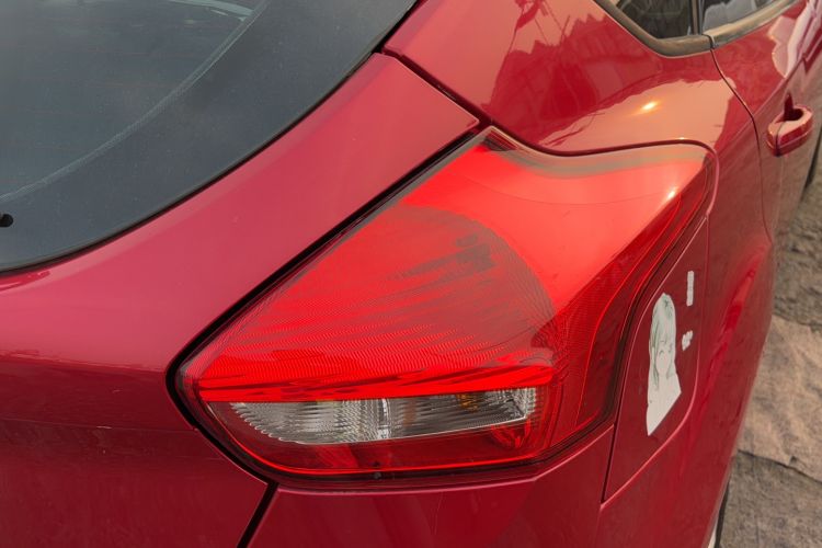 Used Ford Focus 2015 Hatchback 1.6L Manual Comfort Edition Exterior 3