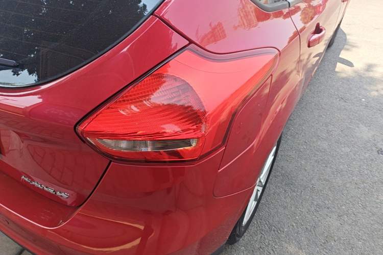 Used Ford Focus 2015 Hatchback 1.6L Automatic Fashion Edition Exterior 3
