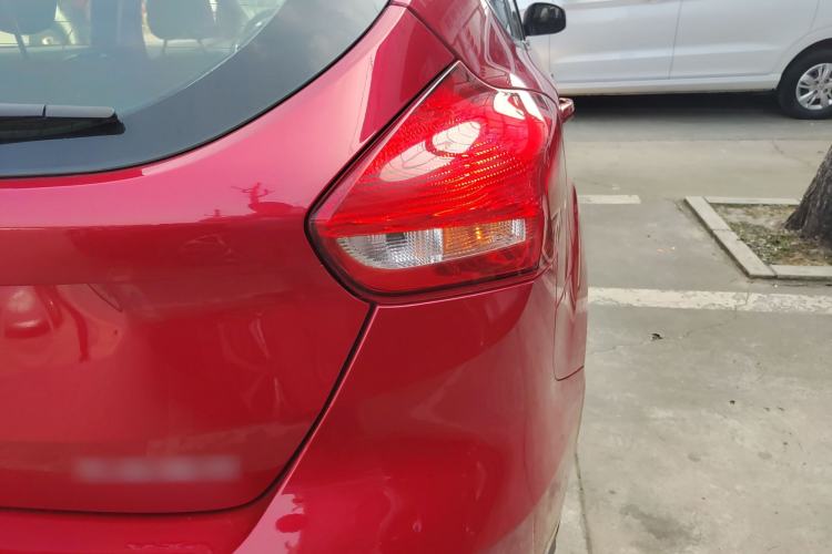 Used Ford Focus 2015 Hatchback 1.6L Automatic Fashion Edition Exterior 3