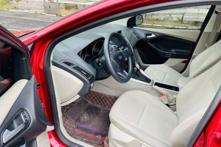 Used Ford Focus 2015 Sedan 1.6L Automatic Comfort Model Exterior 4