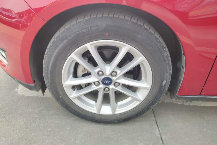 Used Ford Focus 2015 Hatchback 1.6L Automatic Fashion Edition Exterior 4