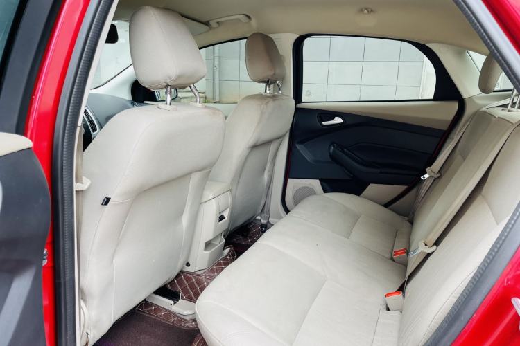 Used Ford Focus 2015 Sedan 1.6L Automatic Comfort Model Exterior 6