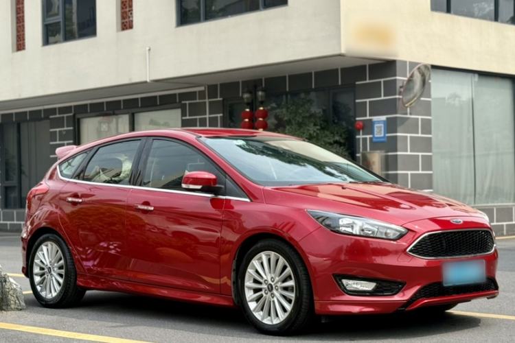 Used Ford Focus 2015 Hatchback EcoBoost 180 Automatic Sport Model Exterior 6