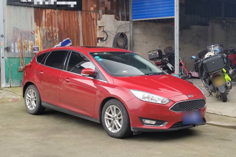 Used Ford Focus 2015 Hatchback EcoBoost 180 Automatic Elite Model Exterior 7
