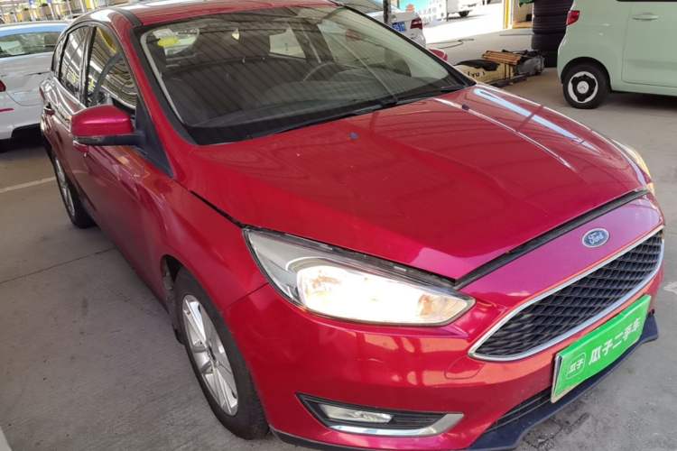 Used Ford Focus 2015 Hatchback 1.6L Automatic Fashion Edition Front Right 45 Deg