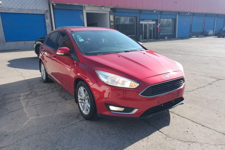 Used Ford Focus 2015 Hatchback 1.6L Automatic Fashion Edition Front Right 45 Deg