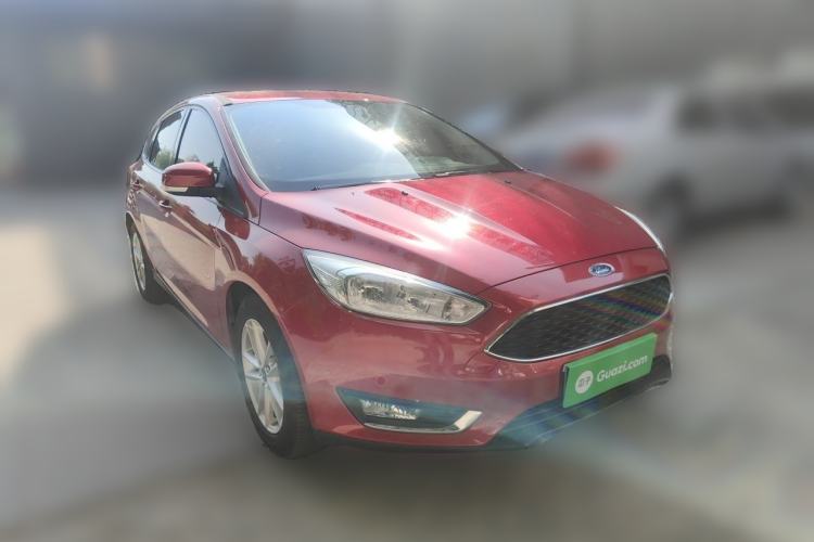 Used Ford Focus 2015 Hatchback 1.6L Automatic Fashion Edition Front Right 45 Deg