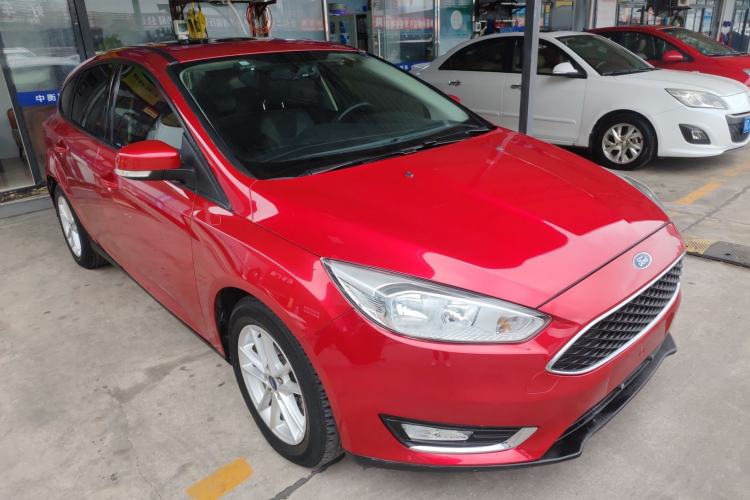 Used Ford Focus 2015 Hatchback 1.6L Automatic Fashion Edition Front Right 45 Deg