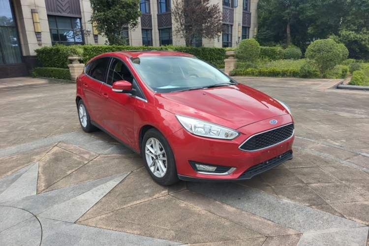 Used Ford Focus 2015 Hatchback EcoBoost 180 Automatic Elite Model Front Right 45 Deg