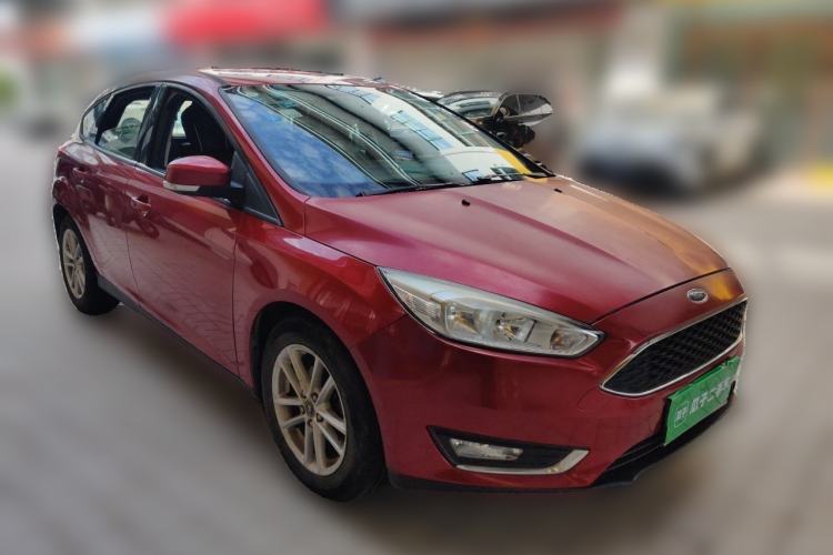 Used Ford Focus 2015 Hatchback 1.6L Automatic Fashion Edition Front Right 45 Deg