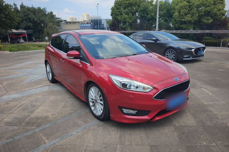 Used Ford Focus 2015 Hatchback EcoBoost 180 Automatic Sport Model Front Right 45 Deg