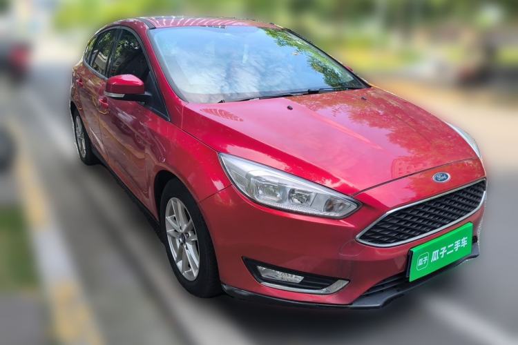 Used Ford Focus 2015 Hatchback 1.6L Automatic Fashion Edition Front Right 45 Deg