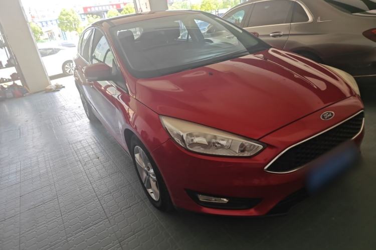 Used Ford Focus 2015 Hatchback 1.6L Automatic Comfort Model Front Right 45 Deg
