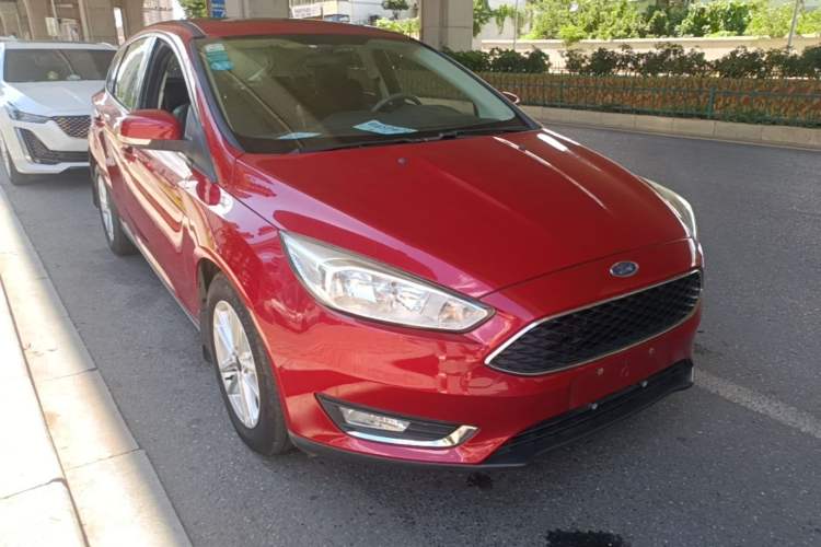 Used Ford Focus 2015 Hatchback 1.6L Automatic Fashion Edition Front Right 45 Deg