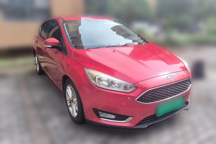 Used Ford Focus 2015 Hatchback EcoBoost 125 Automatic Supreme Style Edition Front Right 45 Deg