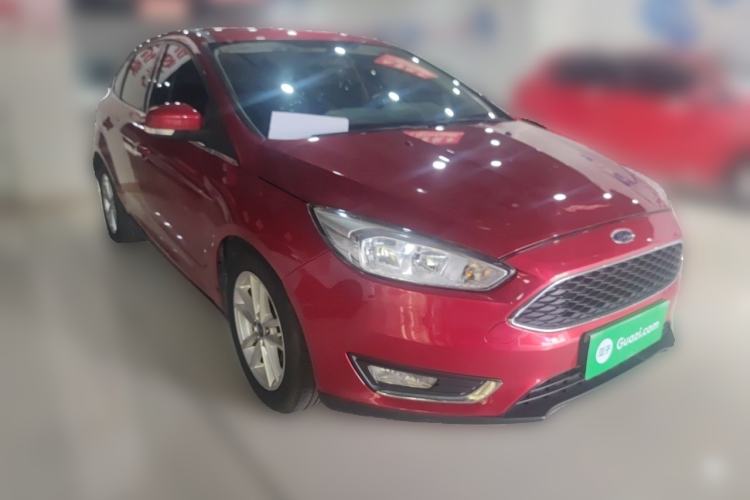 Used Ford Focus 2015 Hatchback EcoBoost 180 Automatic Elite Model Front Right 45 Deg