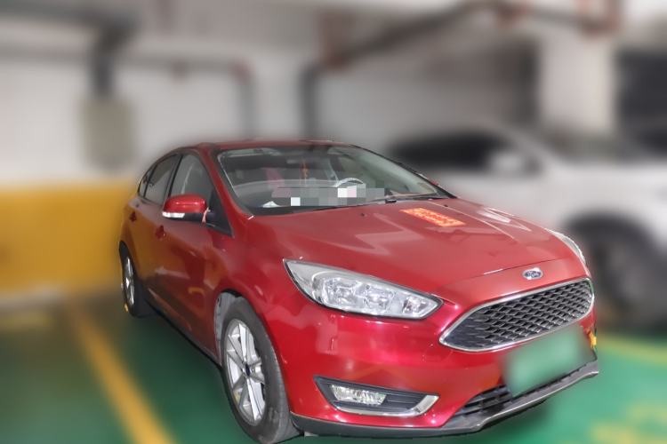 Used Ford Focus 2015 Hatchback 1.6L Automatic Fashion Edition Front Right 45 Deg