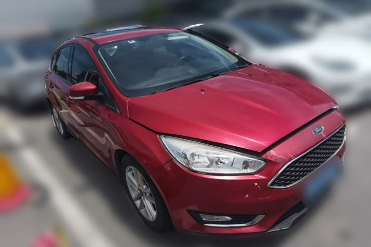 Used Ford Focus 2015 Hatchback EcoBoost 125 Automatic Supreme Style Edition Front Right 45 Deg