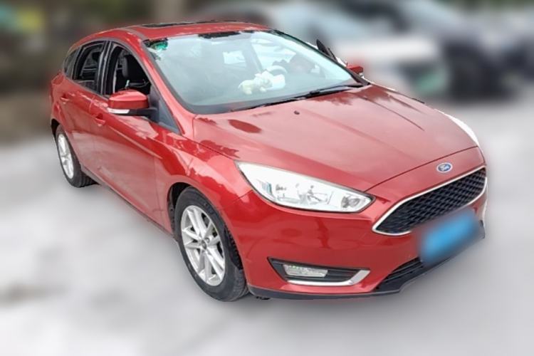 Used Ford Focus 2015 Hatchback EcoBoost 125 Automatic Supreme Style Edition Front Right 45 Deg