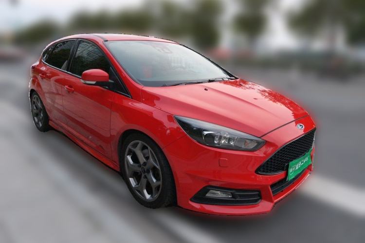 Used Ford Focus 2015 2.0T ST Standard Edition Front Right 45 Deg