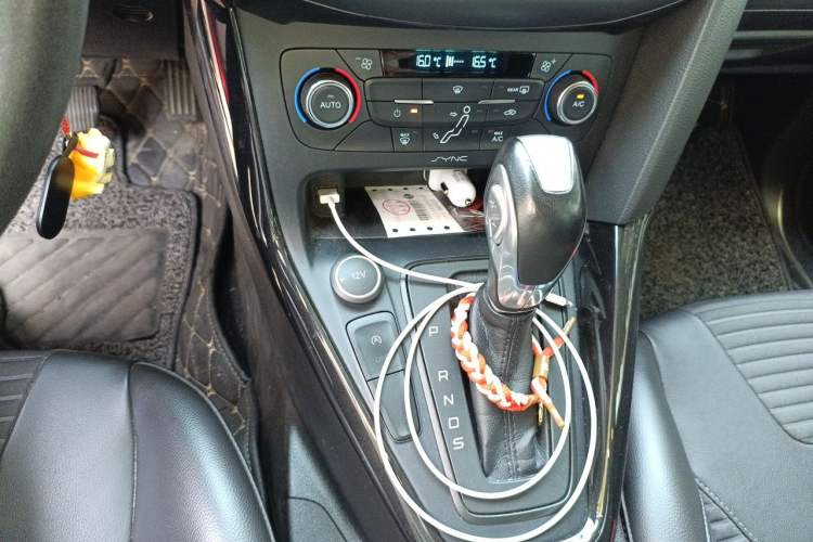 Used Ford Focus 2015 Sedan EcoBoost 180 Automatic Elite Model Gear Lever