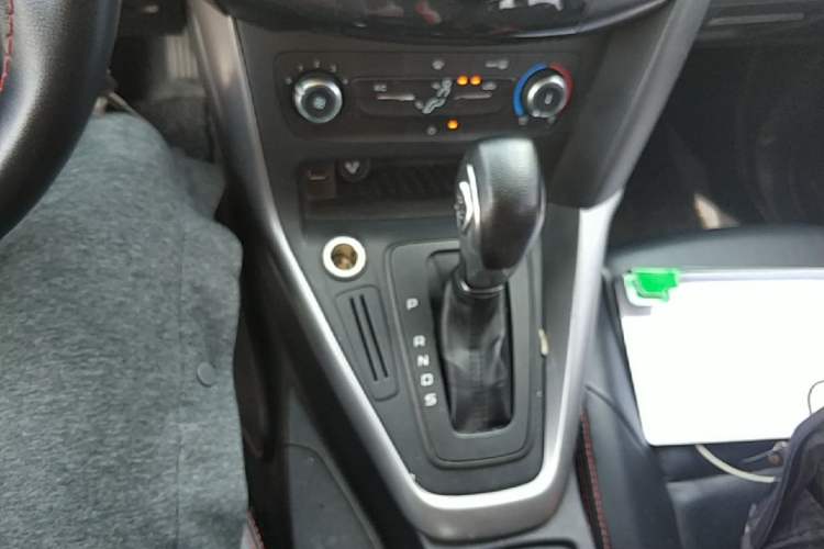 Used Ford Focus 2015 Hatchback 1.6L Automatic Comfort Model Gear Lever