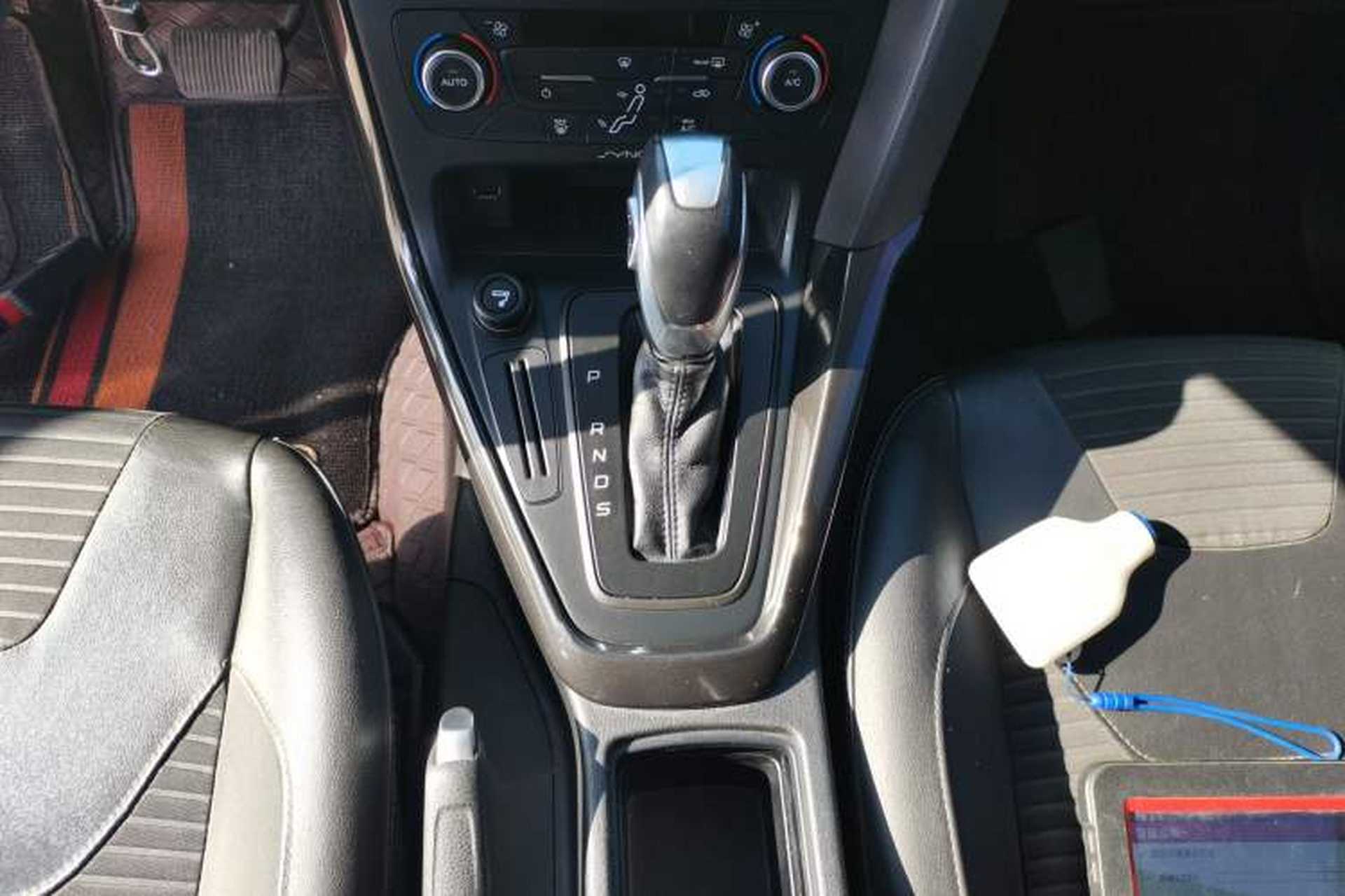 Used Ford Focus 2015 Hatchback 1.6L Automatic Fashion Edition Gear Lever