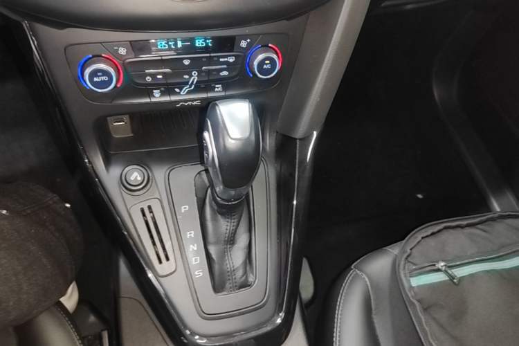 Used Ford Focus 2015 Sedan 1.6L Automatic Trend Model Gear Lever