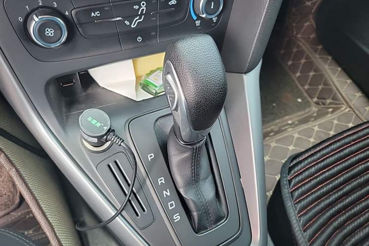 Used Ford Focus 2015 Hatchback 1.6L Automatic Comfort Model Gear Lever