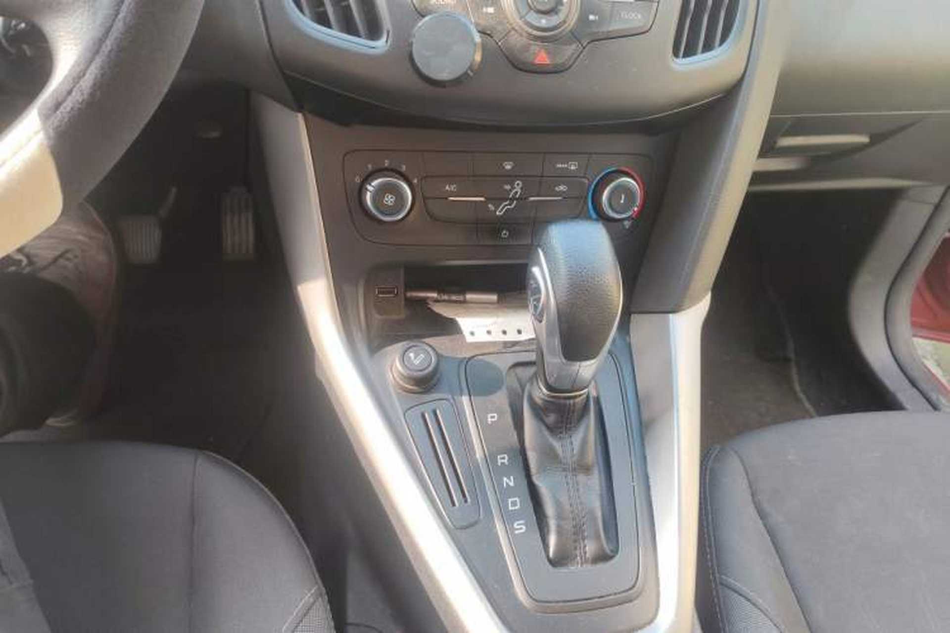 Used Ford Focus 2015 Hatchback 1.6L Automatic Comfort Model Gear Lever