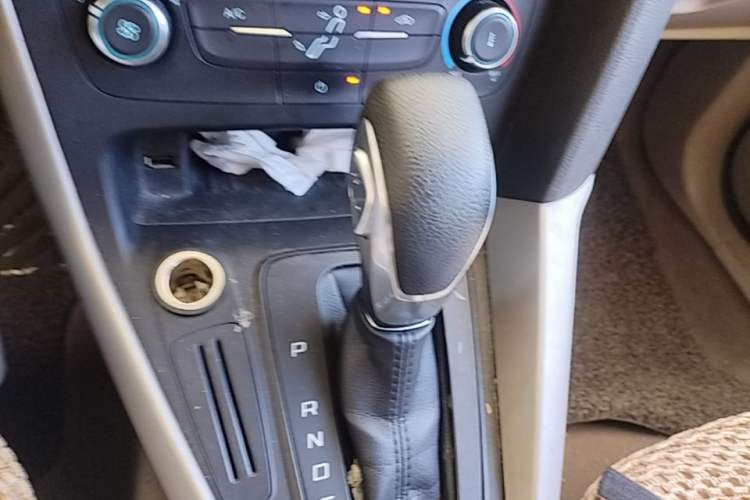 Used Ford Focus 2015 Sedan 1.6L Automatic Comfort Model Gear Lever