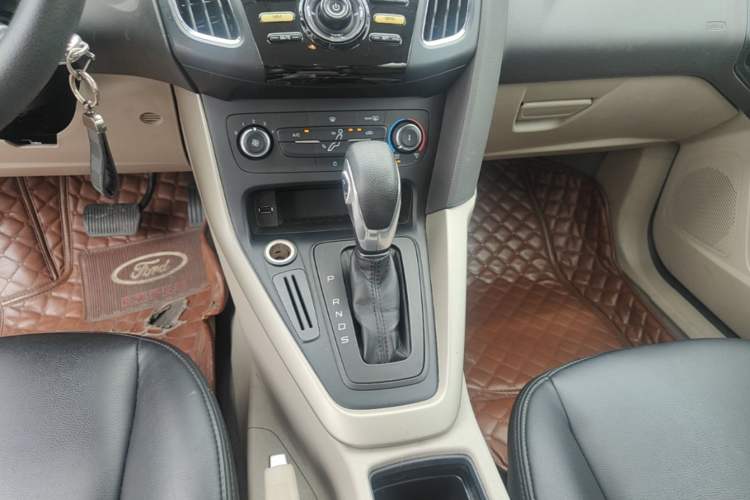 Used Ford Focus 2015 Sedan 1.6L Automatic Comfort Model Gear Lever
