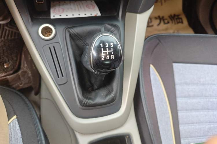 Used Ford Focus 2015 Sedan 1.6L Manual Comfort Model Gear Lever